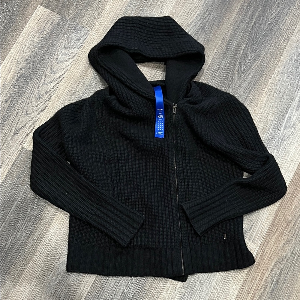 (14) Kit & Ace sweater
